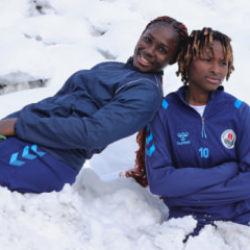 'Buraya gelmeden &ouml;nce kar g&ouml;rmemiştim': Afrikalı yıldızlar Hakkari'ye alıştı