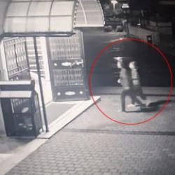 Eşinin canına kast etti! Anne ve kızı camiye sığındı: İlk m&uuml;dahale cemaatten geldi