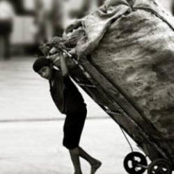 &Ccedil;arpıcı araştırma: Maddi imkan azaldık&ccedil;a, sosyal zeka g&uuml;&ccedil;leniyor!