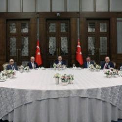 Cumhurbaşkanı Erdoğan &uuml;st d&uuml;zey b&uuml;rokratlarla bir arada