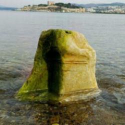 Deniz suyu &ccedil;ekildi; Roma d&ouml;nemine ait mermer kaide ortaya &ccedil;ıktı