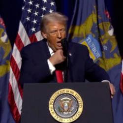 Donald Trump eski ABD Başkanı Biden'ın taklidini yaptı