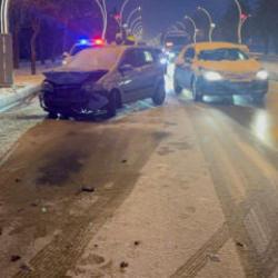 Edirne'de kar yağışında zincirleme kaza: 9 ara&ccedil; birbirine girdi