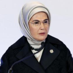 Emine Erdoğan'dan hekimlik mesajı: Hikmet kozasından doğmuş bir bilgelik mesleğidir