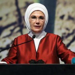 Emine Erdoğan'dan &ouml;ğrencilere yarıyıl tatili tebriği