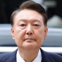 8 davadan ilkinde karar! Eski G&uuml;ney Kore liderine 5 yıl hapis