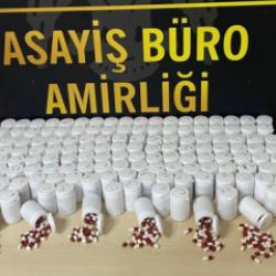 İzmir'de 8 bin adet uyuşturucu hapla yakalanan ş&uuml;pheli tutuklandı