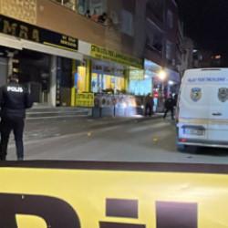 Kebap yemeye gelenlerin &uuml;zerine kurşun yağdı: 2 yaralı