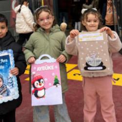 Milyonlarca &ouml;ğrenci i&ccedil;in son zil &ccedil;aldı! Okullarda karne heyecanı...