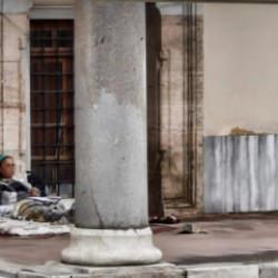 Cami avlusundan ayrılmayan kadın, Nuh diyor peygamber demiyor