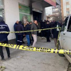 Oto tamir d&uuml;kkanında korkun&ccedil; olay: 2 arkadaş &ouml;l&uuml; bulundu