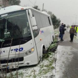 Otob&uuml;s, yol kenarındaki kazazedelere &ccedil;arptı; 1 &ouml;l&uuml;, 3 yaralı