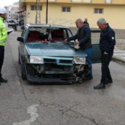 Otomobil ile motosiklet &ccedil;arpıştı! Yaralılar var