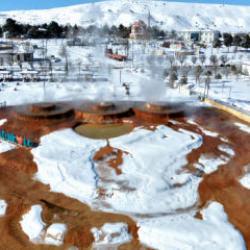 Sivas'ta olduğuna inanamayacaksınız: 45 derecelik suyun anlık buza d&ouml;n&uuml;şt&uuml;ğ&uuml; nokta