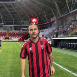 S&uuml;per Lig'de 2 şampiyonluk yaşamıştı: Efsane futbolcu 2. Lig ekibine transfer oldu
