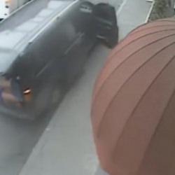 Taksim'de katliama ramak kala! Şof&ouml;r el frenini &ccedil;ekmeyi unuttu turist minib&uuml;s&uuml; b&ouml;yle kaydı