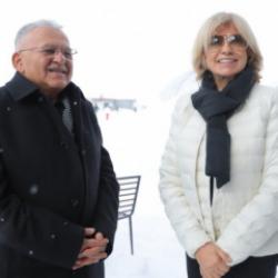 Tansu &Ccedil;iller, tatil i&ccedil;in geldiği Erciyes&rsquo;te g&ouml;r&uuml;nt&uuml;lendi