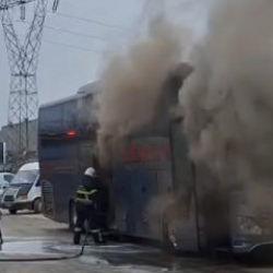 Tokat'ta park halindeki otob&uuml;s alev aldı