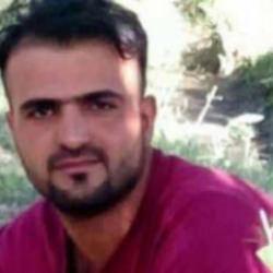 Van'da bir gen&ccedil; iş yerinin &ouml;n&uuml;ndeki ara&ccedil;ta &ouml;l&uuml; bulundu