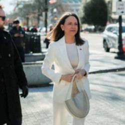 Venezuelalı muhalif Machado Beyaz Saray'da: ABD'nin kuklası, Trump'a Nobel &Ouml;d&uuml;l&uuml;'n&uuml; verdi!