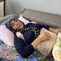 Yeğenini kurtarmak isteyen 57 yaşındaki kadına 5 kişi meydan dayağı &ccedil;ekti