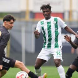 Esenler Erokspor, 3 golle kazandı! Lider Amedspor'a g&ouml;z kırptı 