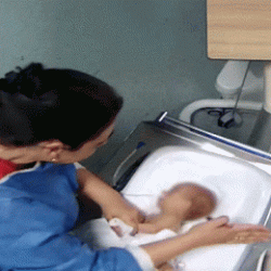 5 g&uuml;nl&uuml;k bebeği darbeden cani hemşire tutuklandı! Savunması ortaya &ccedil;ıktı