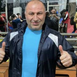 Adana'ya pamuk tarlasında &ccedil;alışmaya gitti, d&ouml;v&uuml;ş&ccedil;&uuml; oldu: Şimdi salonu var