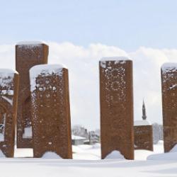 Anadolu&rsquo;nun Orhun Abideleri beyaza b&uuml;r&uuml;nd&uuml;