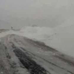 Bayburt- Erzurum kara yoluna &ccedil;ığ d&uuml;şt&uuml;