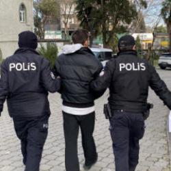 Belediye otob&uuml;s&uuml;nde dehşet! &ldquo;Yan baktınız&rdquo; diyerek otob&uuml;ste 2 kişiye bı&ccedil;ak &ccedil;ekti!