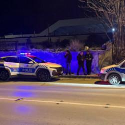 Bı&ccedil;aklayan 17, yaralanan 17 yaşında: Arkadaş kavgasında kan aktı!