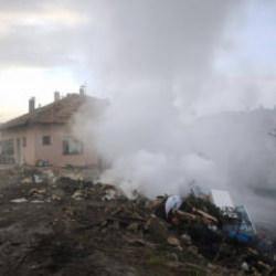 Burdur'da yangın! Facianın eşiğinden d&ouml;n&uuml;ld&uuml;