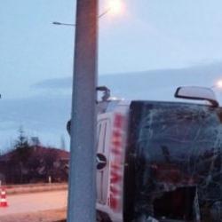 Burdur'da yolcu otob&uuml;s&uuml; devrildi: 12 yaralı