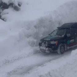 Diyabetli &ccedil;ocuk, kar yağışı ve &ccedil;ığ riskinin bulunduğu k&ouml;yden alınıp hastaneye ulaştırıldı