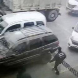 D&uuml;zce'de ara&ccedil; muayene istasyonunda araba kontrolden &ccedil;ıktı