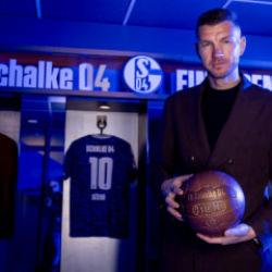 Edin Dzeko, 15 yıl sonra geri d&ouml;nd&uuml;! 2. Lig takımına imza attı