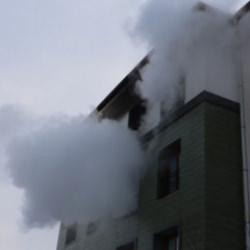 Elazığ&rsquo;da apartman dairesinde yangın: 11 kişi dumandan etkilendi