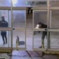 Esenyurt'ta gece yarısı dehşet: Taksiyle gelip ateş a&ccedil;tı