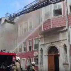 Fatih'te dergahta yangın &ccedil;ıktı