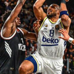 Fenerbah&ccedil;e Beko, İtalya'dan zaferle d&ouml;n&uuml;yor
