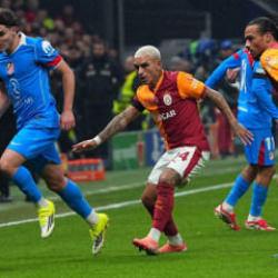 Galatasaray'ın yıldızı Atletico Madrid ma&ccedil;ında sakatlandı