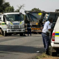 G&uuml;ney Afrika'da okul servisi kamyonla &ccedil;arpıştı: 14 &ouml;ğrenci &ouml;ld&uuml;