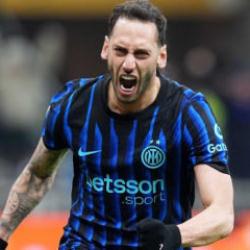 Hakan &Ccedil;alhanoğlu sezon ortasında gemileri yaktı: 'Gelmeye hazırım'