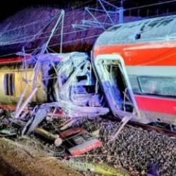 İspanya'da hızlı trenler raydan &ccedil;ıktı: &Ccedil;ok sayıda &ouml;l&uuml; ve yaralı var