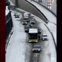 İBB'nin ihmali vatandaşı mağdur etti! Kar k&uuml;reme aracı da bakımsızlıktan bozuldu