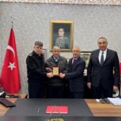 İneg&ouml;ll&uuml; &ccedil;ift&ccedil;i 70 milyonluk mal varlığını jandarmaya bağışladı