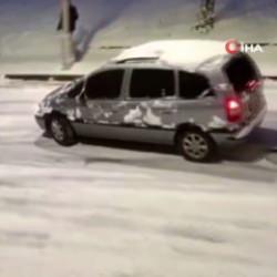 İstanbul'da yollar buz pistine d&ouml;nd&uuml;! Trafik kazaları peş peşe geldi