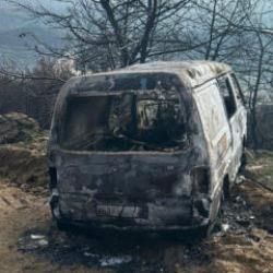 İzmir'de ş&uuml;pheli &ouml;l&uuml;m: Aracında yanmış halde bulundu