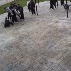 Karab&uuml;k'te akran zorbalığına esnaf engeli: Genci lin&ccedil;ten kurtardı